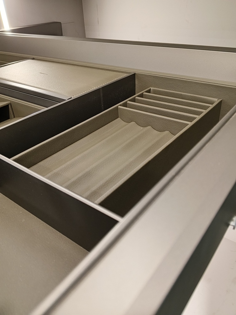 UNIHOPPER MAKEUP BASKET 4182