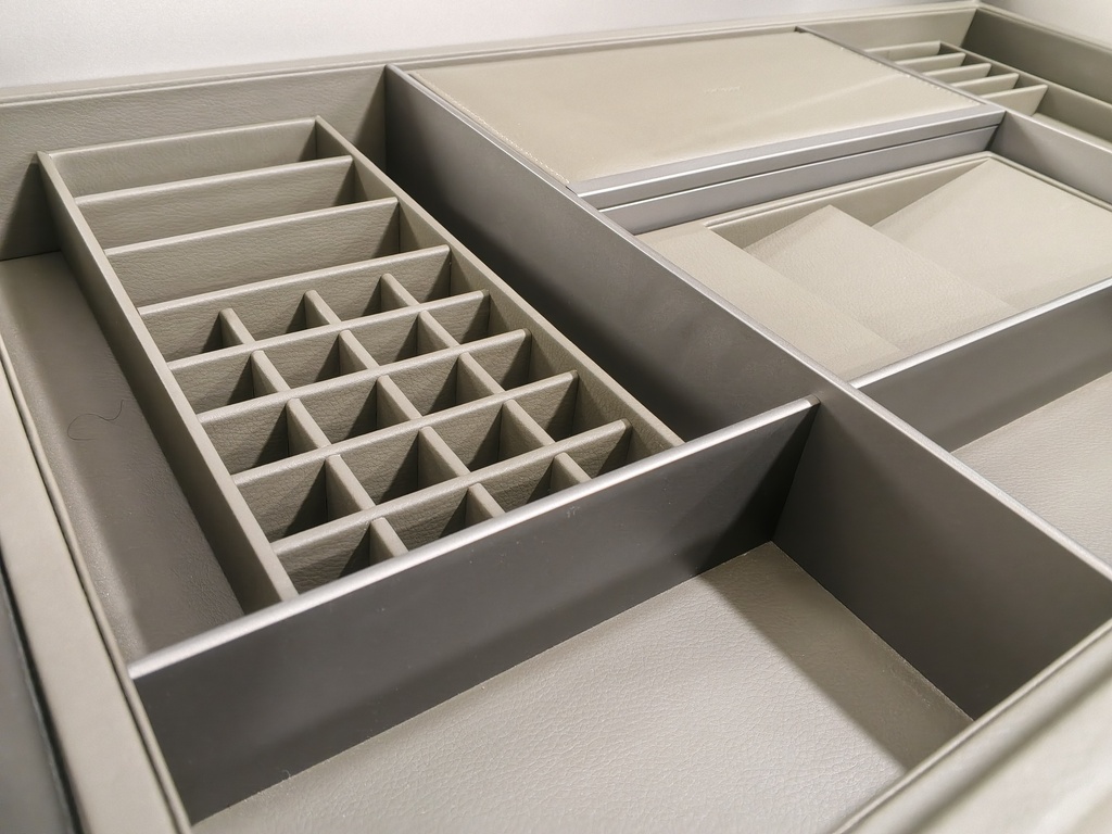 UNIHOPPER MAKEUP BASKET 4182